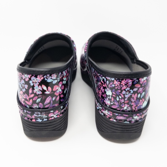 Floral Women's Clogs - Picture 5 of 6